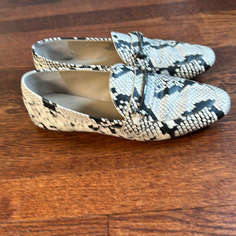 Snakeskin loafer